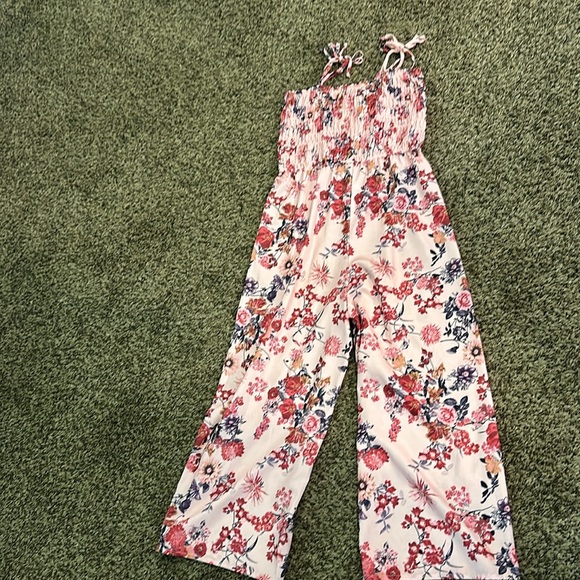 AVA & YELLY Smocked Bodice Floral Jumpsuit - Picture 6 of 7